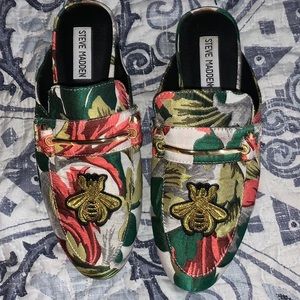 Steve Madden Kera Flat Mule in “Bright”